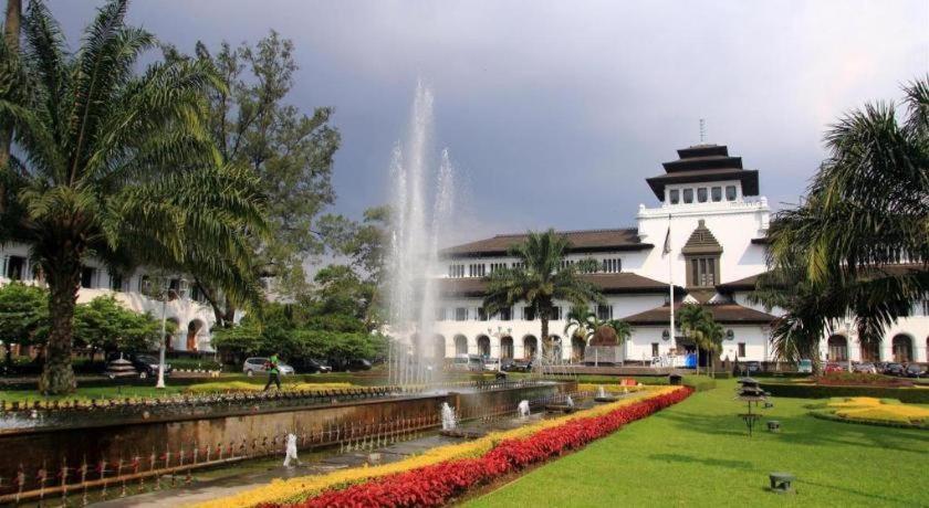 Indies Hotel Bandung Ngoại thất bức ảnh